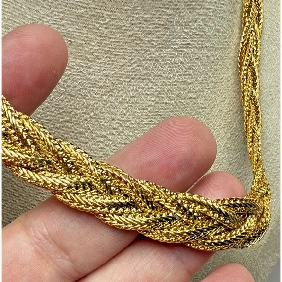 Vintage 16" Gold Tone Chunky Braided Chain Woven Collar Choker Necklace Stunning - Picture 2 of 4